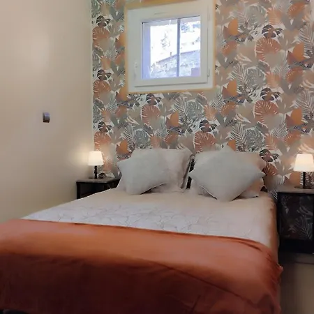 Maison Carree - Domaine Du Vieux Tilleul * Meyrueis